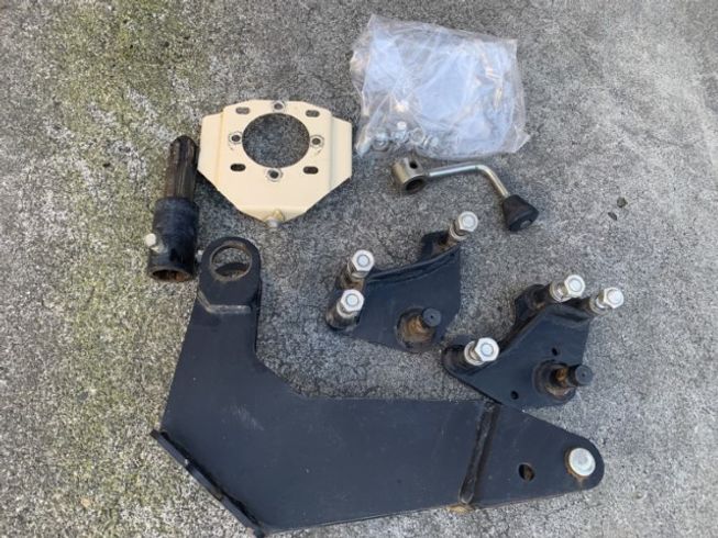 部品（パーツ） トラクターA1組替ヒッチ フレールモアFM117/157/187-U用 写真４